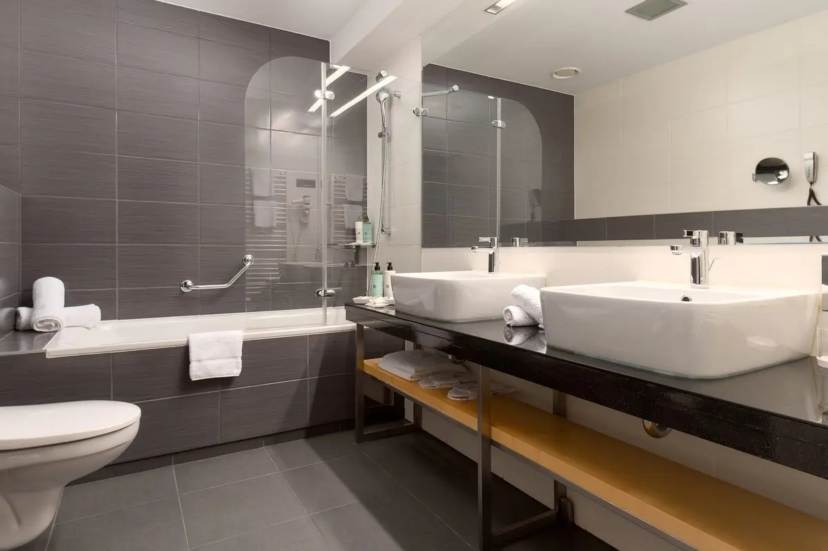 Atrium Hotel — ATRIUM