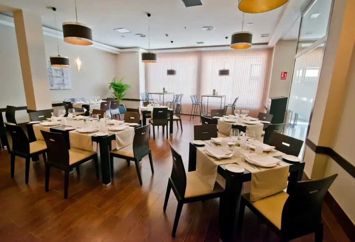 Restauracja i jedzenie w hotelu Bahia Almunecar