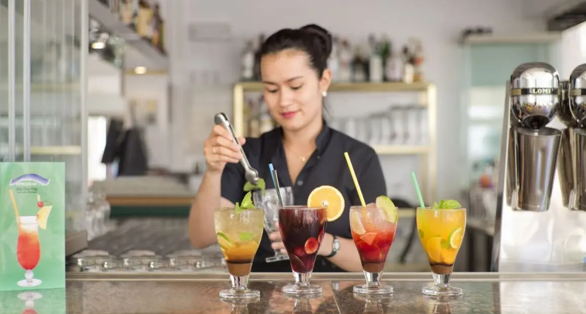 Restauracja i jedzenie w hotelu Biniamar