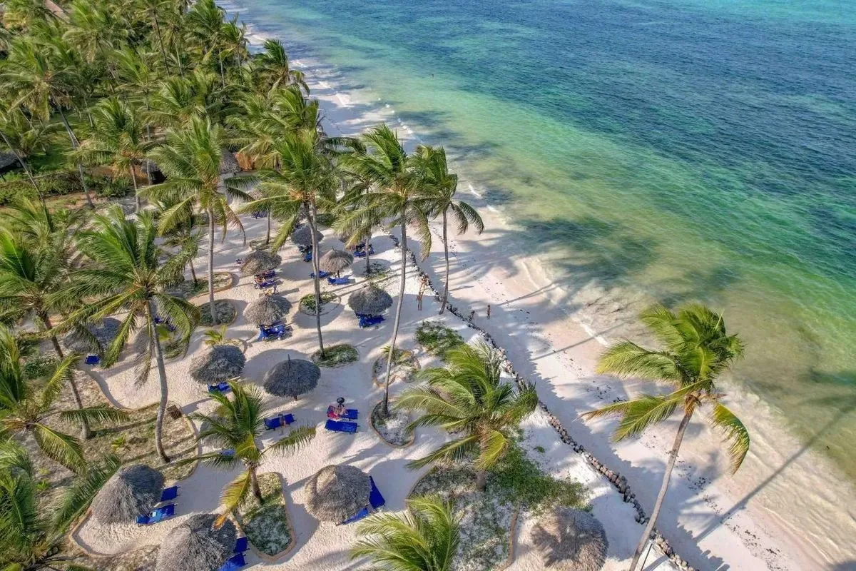 Hotel Breezes Beach Club & Spa