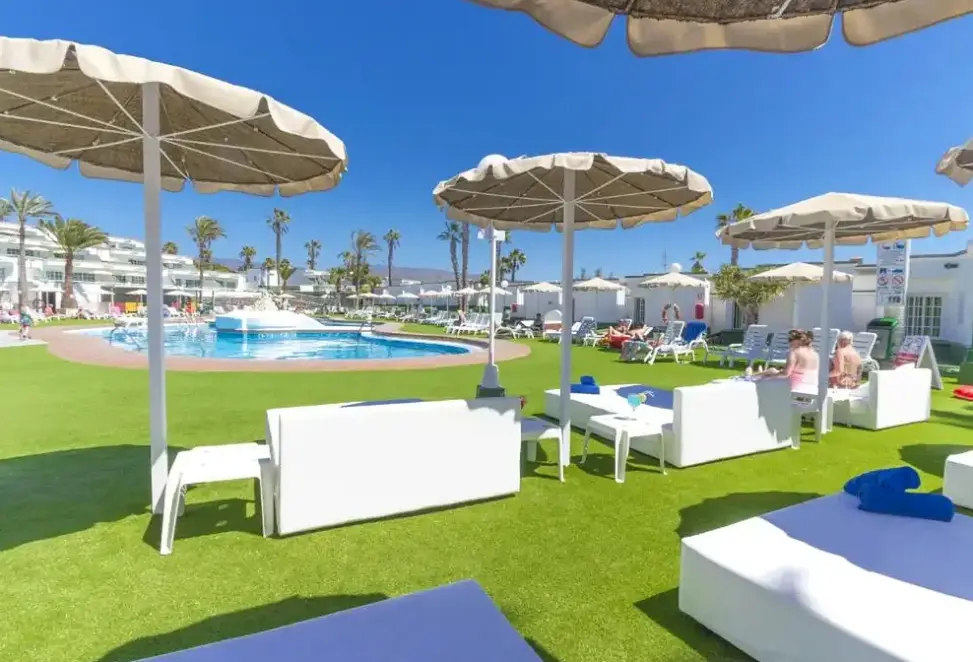 Basen w hotelu Bungalows Vista Oasis