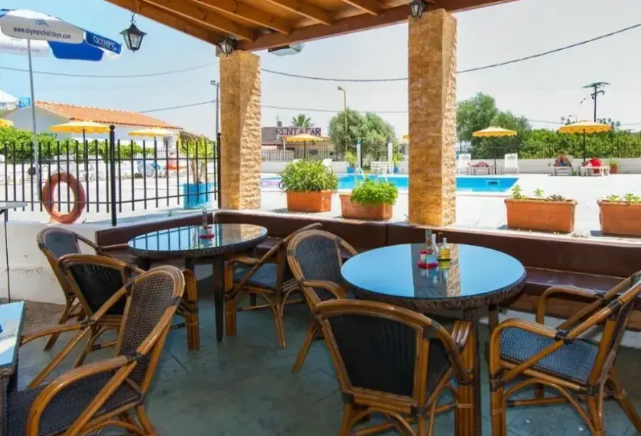 Restauracja i jedzenie w hotelu Butterfly Studios
