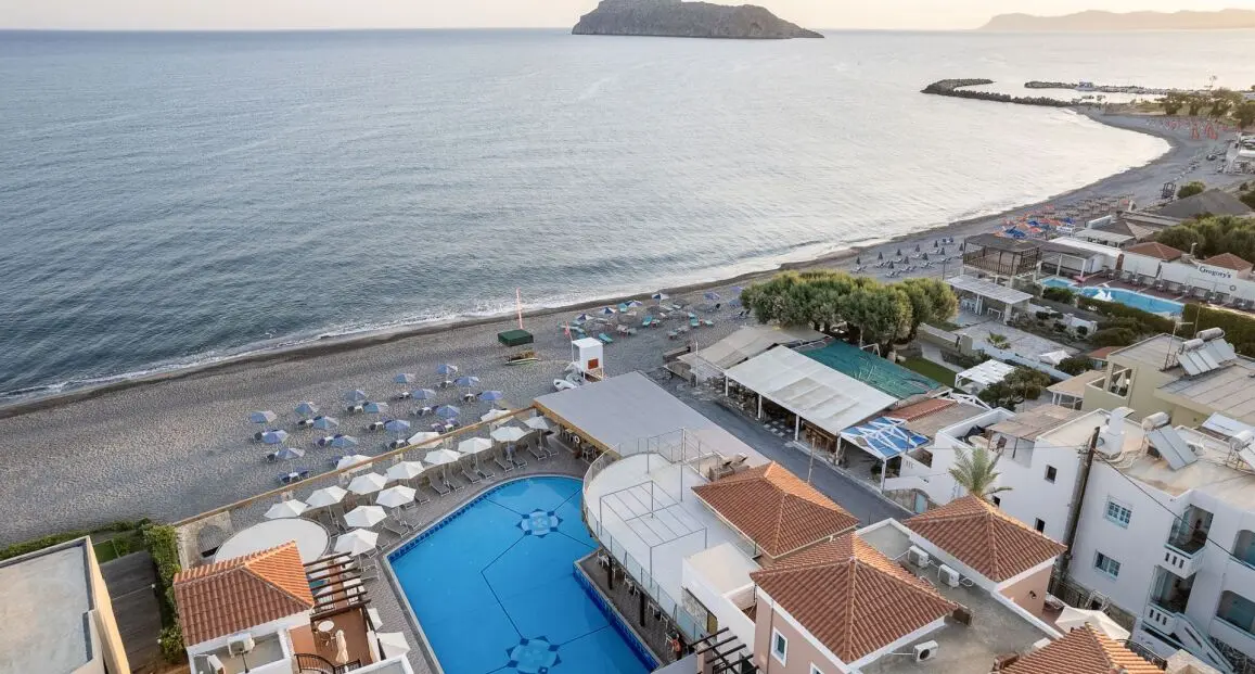 Basen w hotelu Caldera Bay