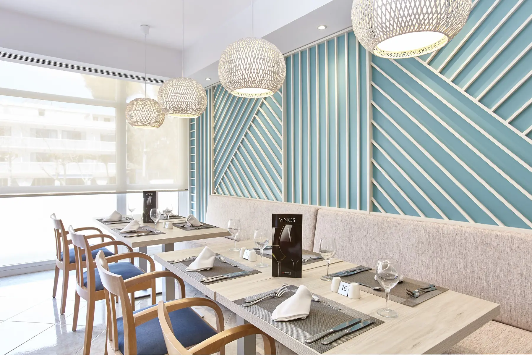 Castell Royal Universal — CASTELL ROYAL UNIVERSAL