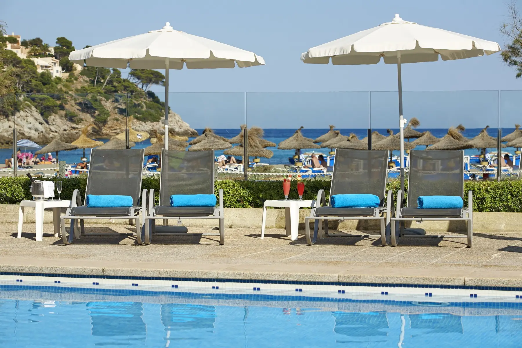 Castell Royal Universal — CASTELL ROYAL UNIVERSAL