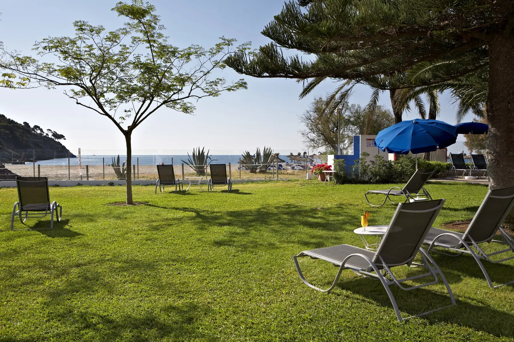 Castell Royal Universal — CASTELL ROYAL UNIVERSAL