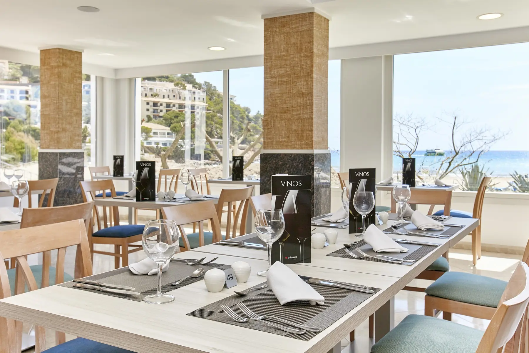 Castell Royal Universal — CASTELL ROYAL UNIVERSAL