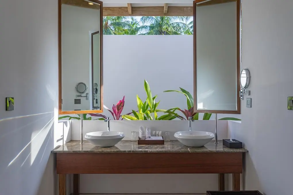 Cinnamon Hakuraa Huraa — CINNAMON HAKURAA HURAA