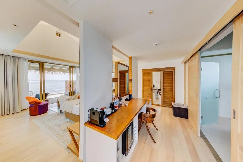 Cinnamon Hakuraa Huraa — CINNAMON HAKURAA HURAA