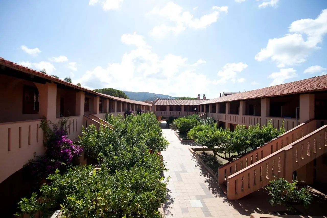 Club Esse Cala Bitta — CLUB ESSE CALA BITTA