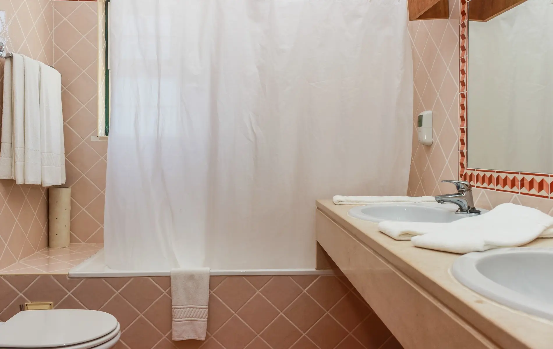 Colina da Lapa and Colina Villas — COLINA DA LAPA AND COLINA VILLAS