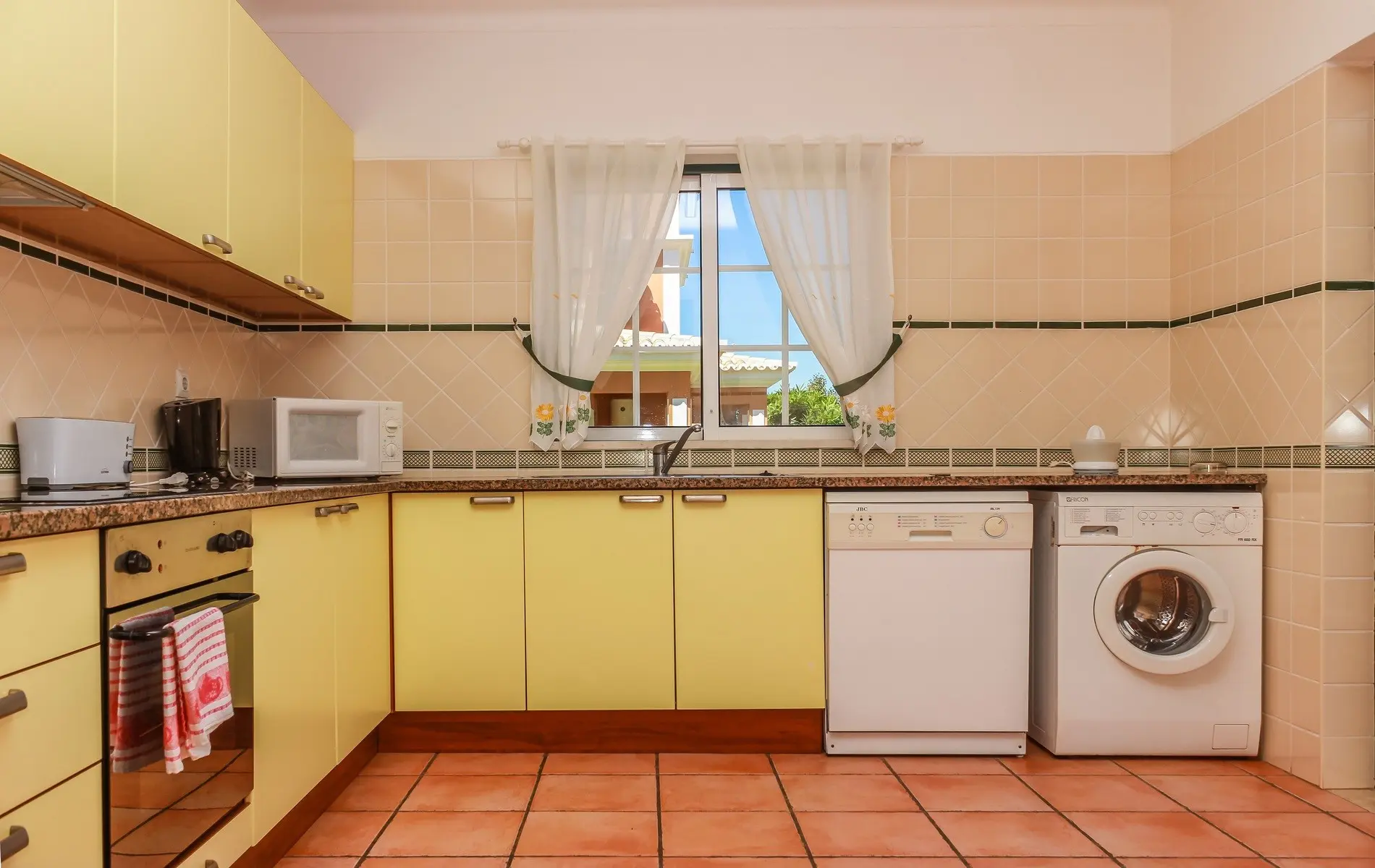 Colina da Lapa and Colina Villas — COLINA DA LAPA AND COLINA VILLAS