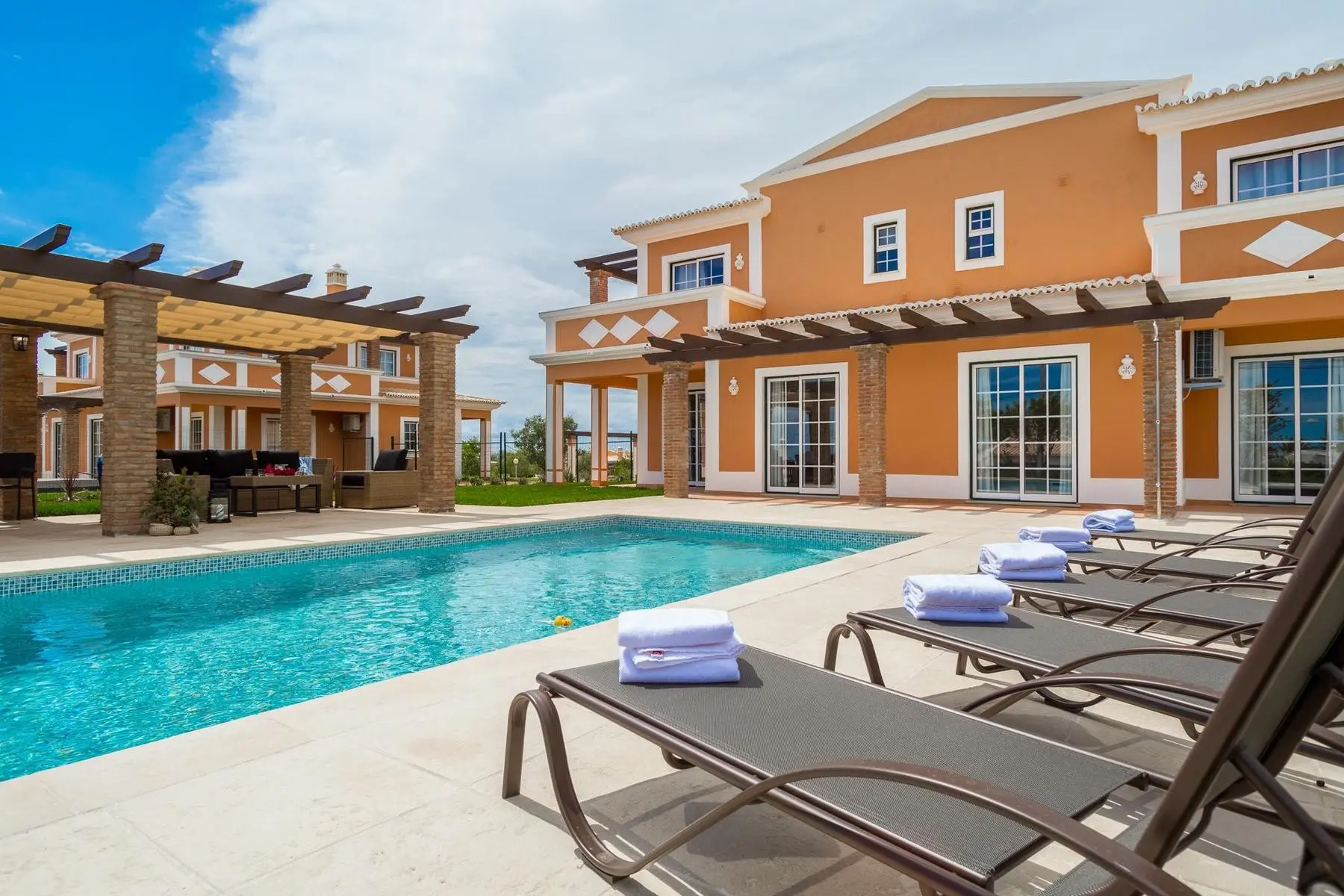 Colina da Lapa and Colina Villas — COLINA DA LAPA AND COLINA VILLAS