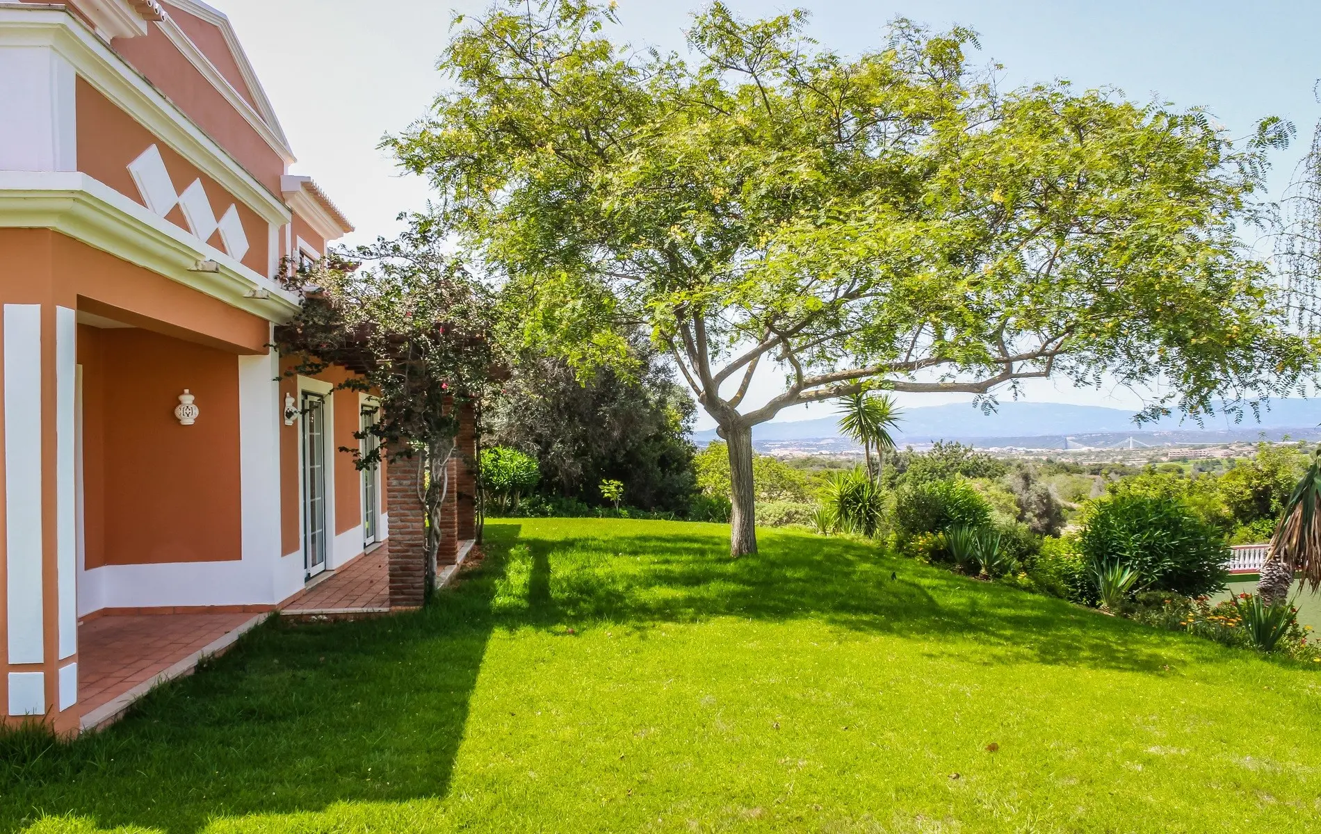 Colina da Lapa and Colina Villas — COLINA DA LAPA AND COLINA VILLAS