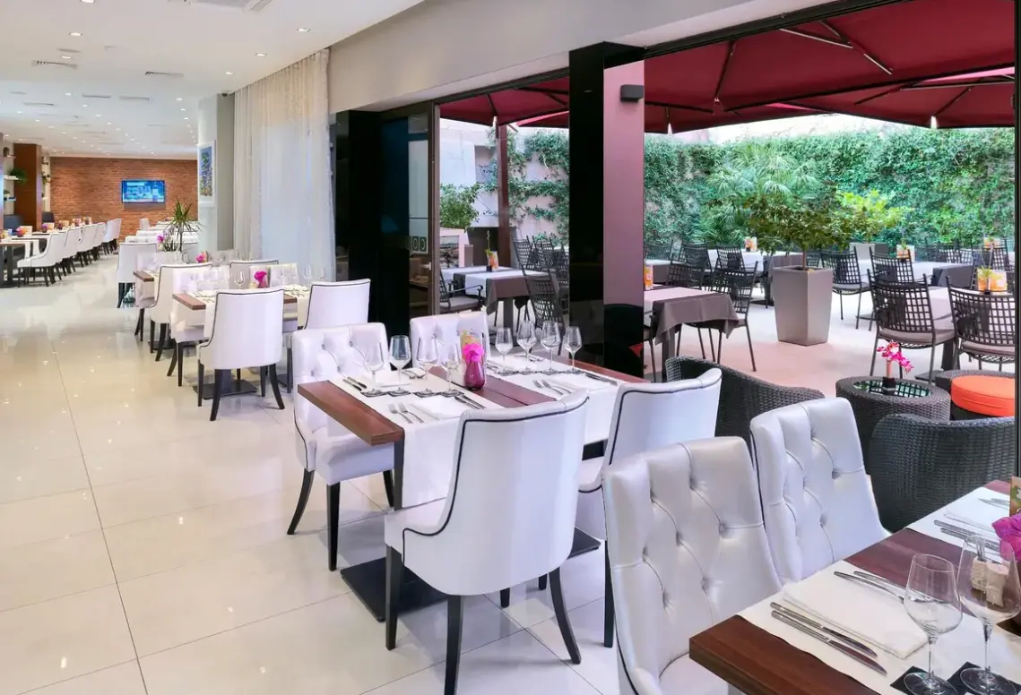 Restauracja i jedzenie w hotelu Cornaro Hotel