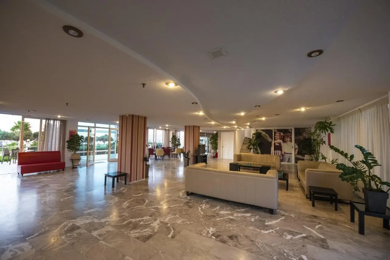 Costa Angela — COSTA ANGELA