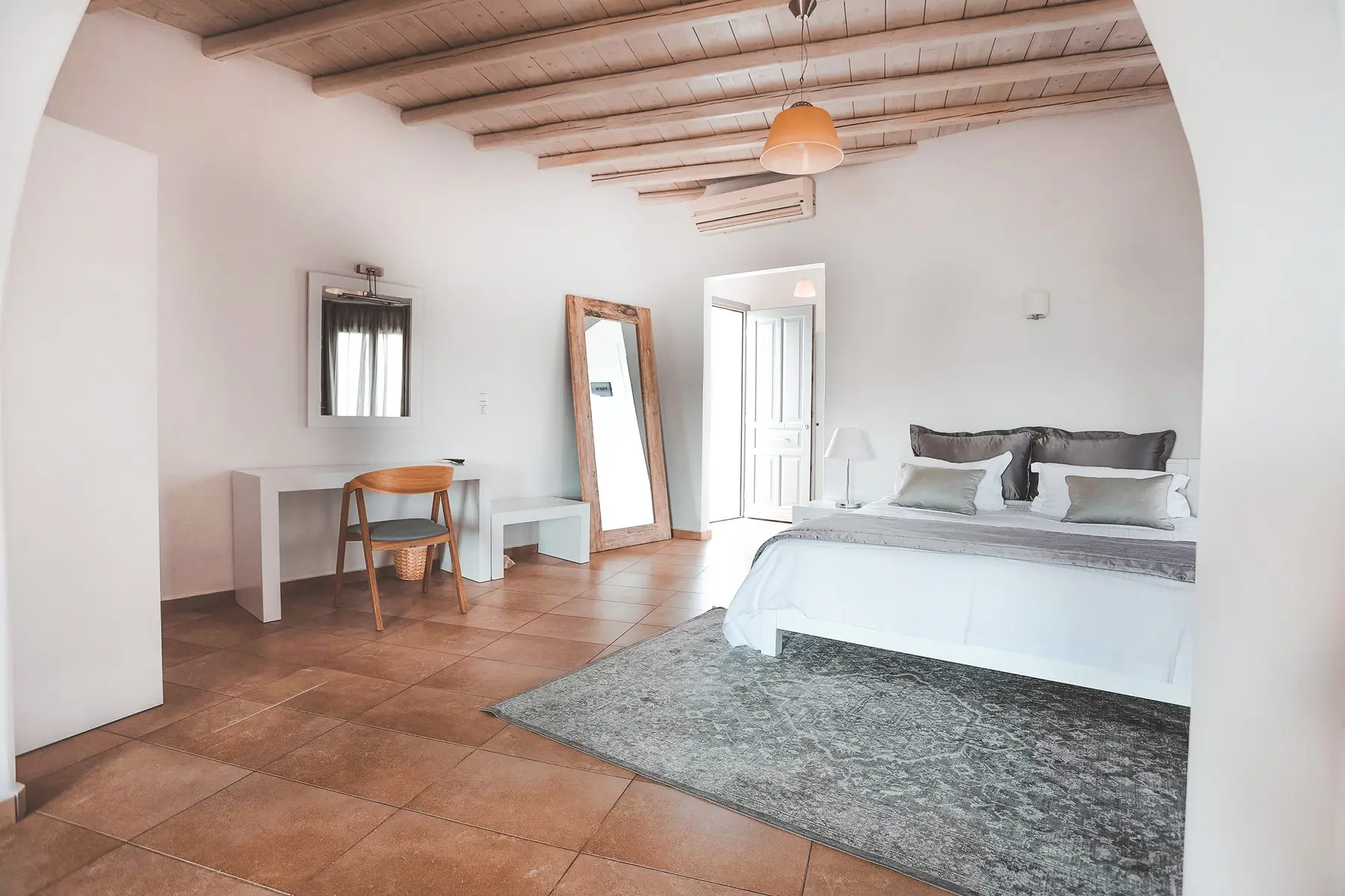 Deliades Hotel — DELIADES