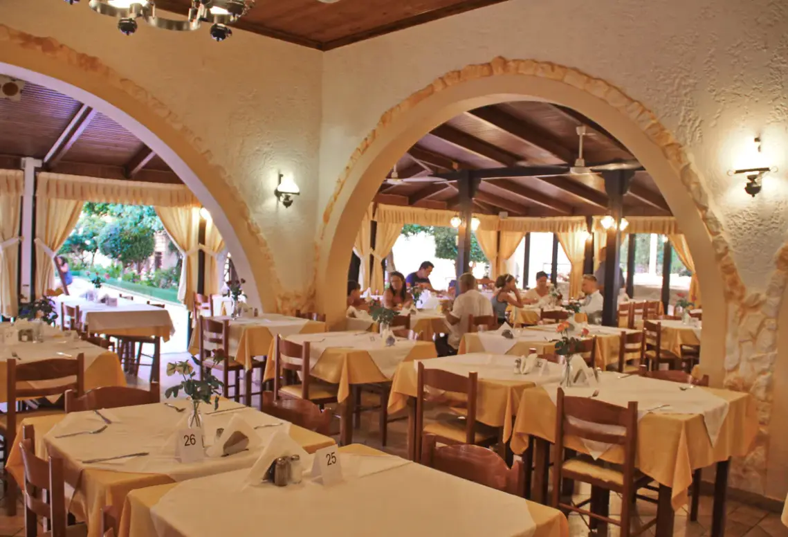Restauracja i jedzenie w hotelu Despo Hotel