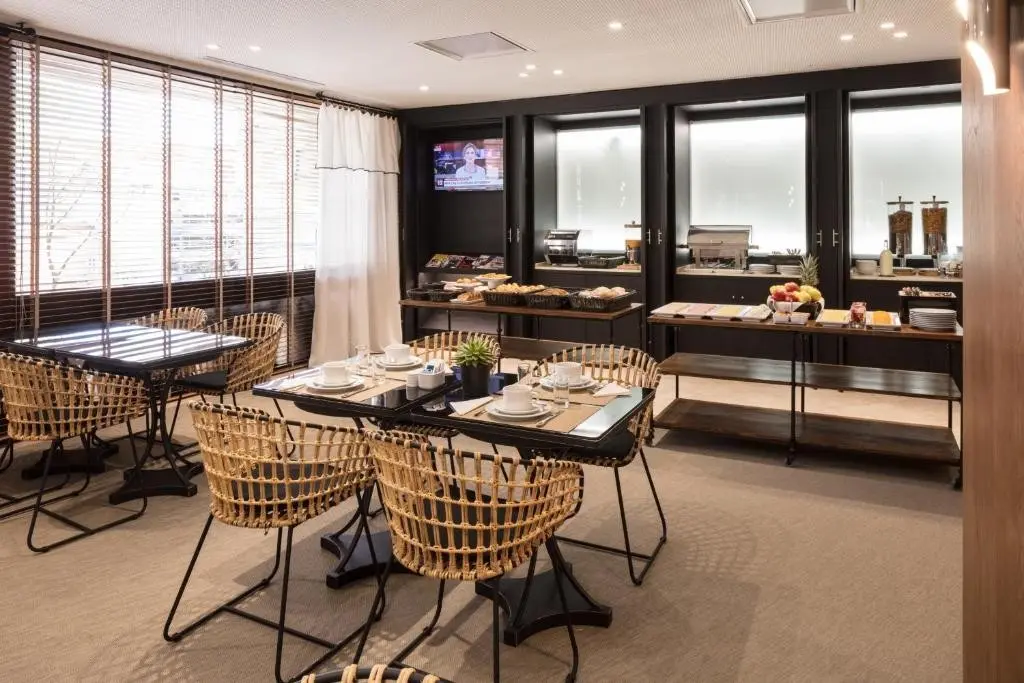 Dom Carlos Park — DOM CARLOS PARK