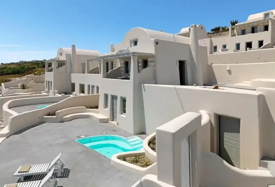 Basen w hotelu Dome Santorini Resort