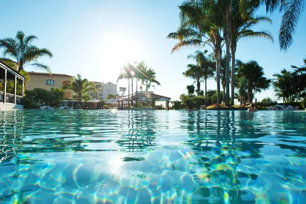 Basen w hotelu Eden Mar