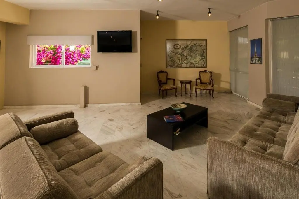 Elotia Hotel — ELOTIA