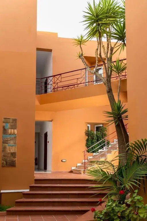 Elotia Hotel — ELOTIA