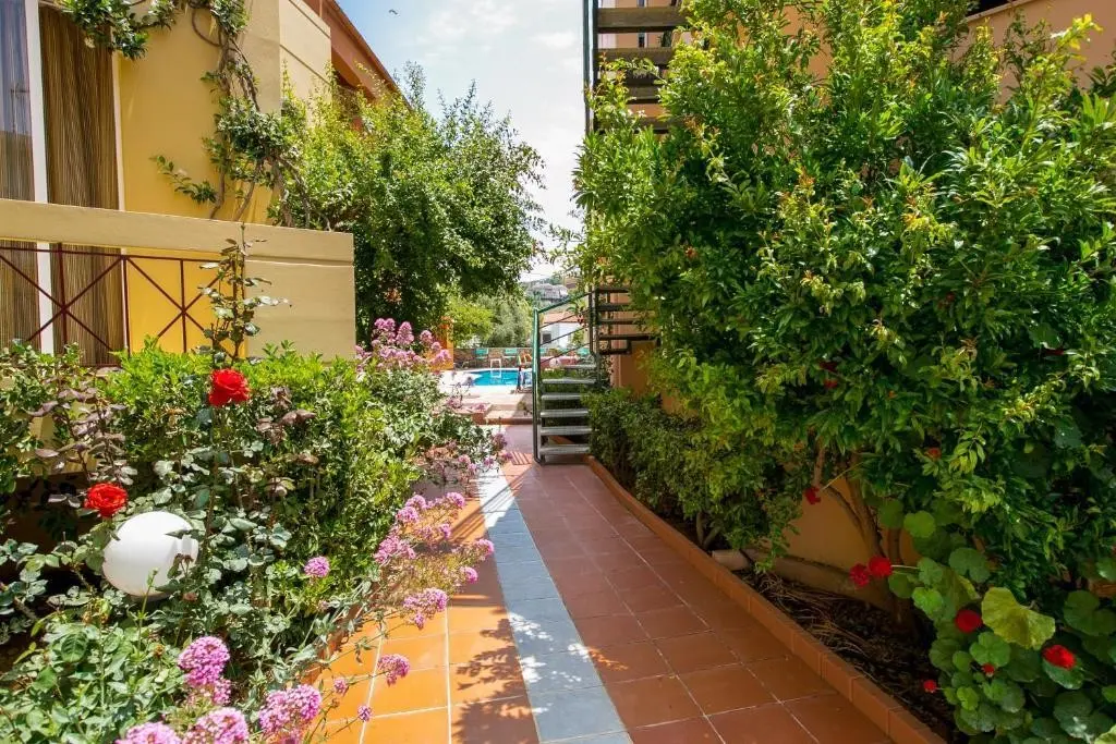 Elotia Hotel — ELOTIA