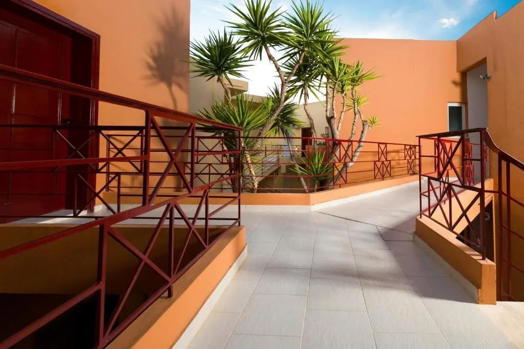 Elotia Hotel — ELOTIA