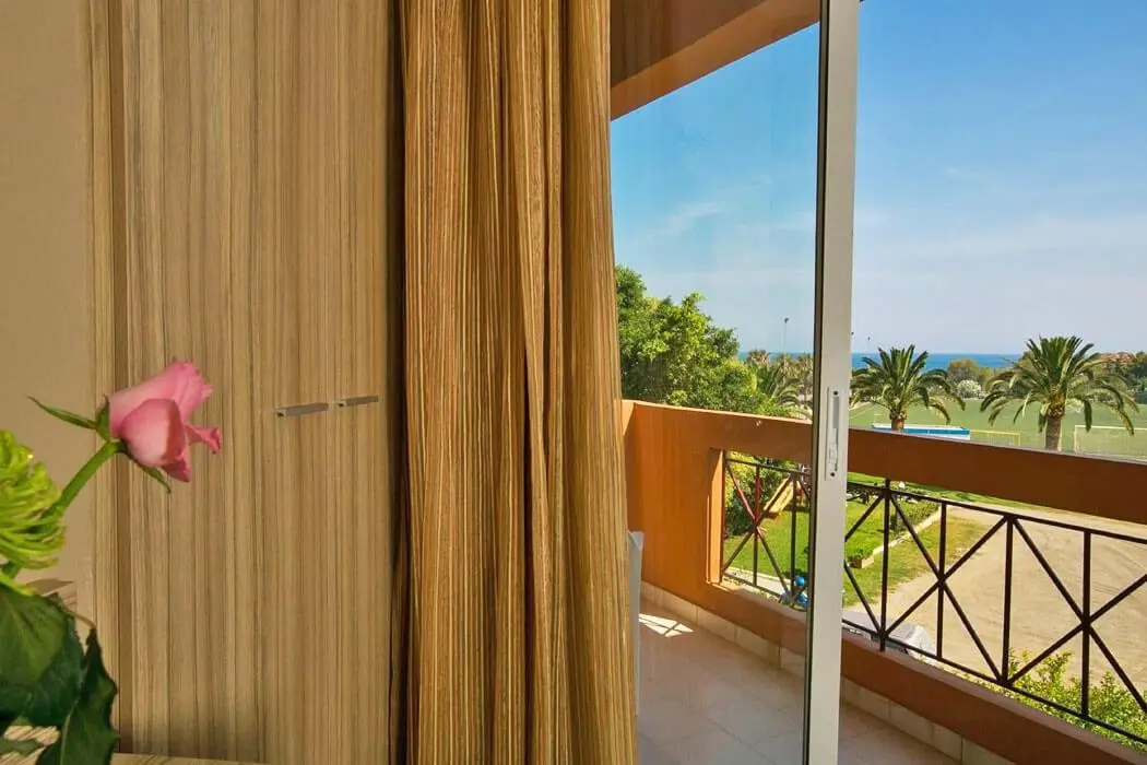 Elotia Hotel — ELOTIA