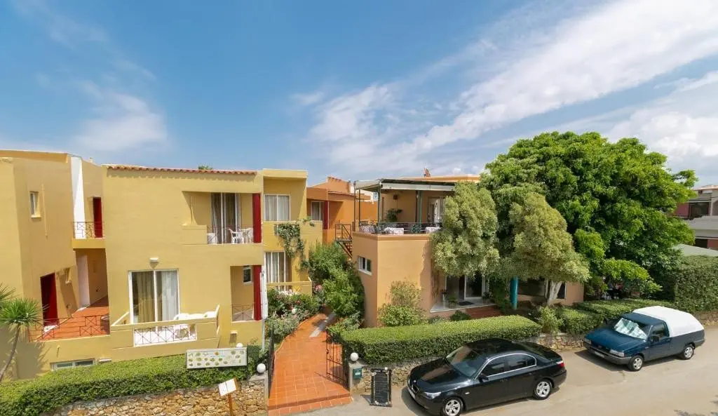 Elotia Hotel — ELOTIA