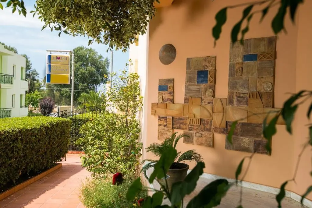 Elotia Hotel — ELOTIA