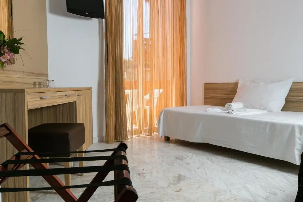 Elotia Hotel — ELOTIA