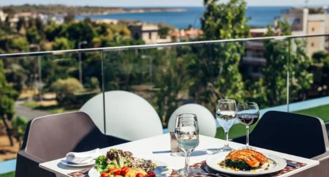 Restauracja i jedzenie w hotelu Emmantina Hotel