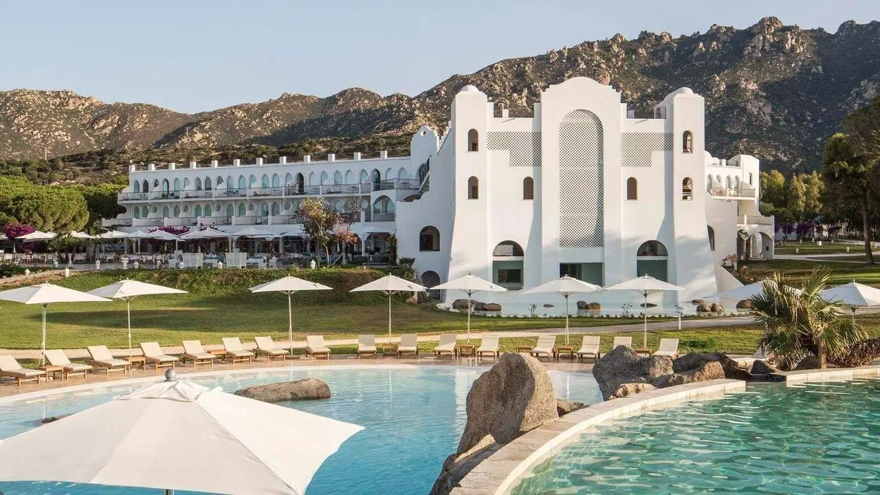 Basen w hotelu Falkensteiner Resort Capo Boi