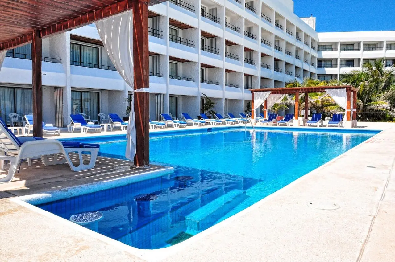 Flamingo Cancun Resort — FLAMINGO CANCÚN