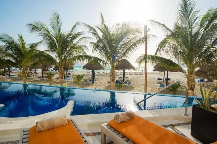 Flamingo Cancun Resort — FLAMINGO CANCÚN