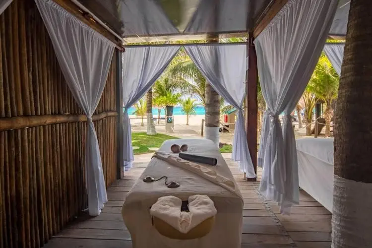 Flamingo Cancun Resort — FLAMINGO CANCÚN