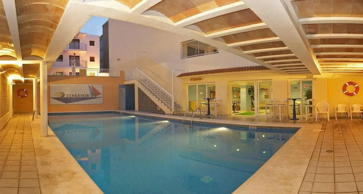 Basen w hotelu Florencio Ibiza