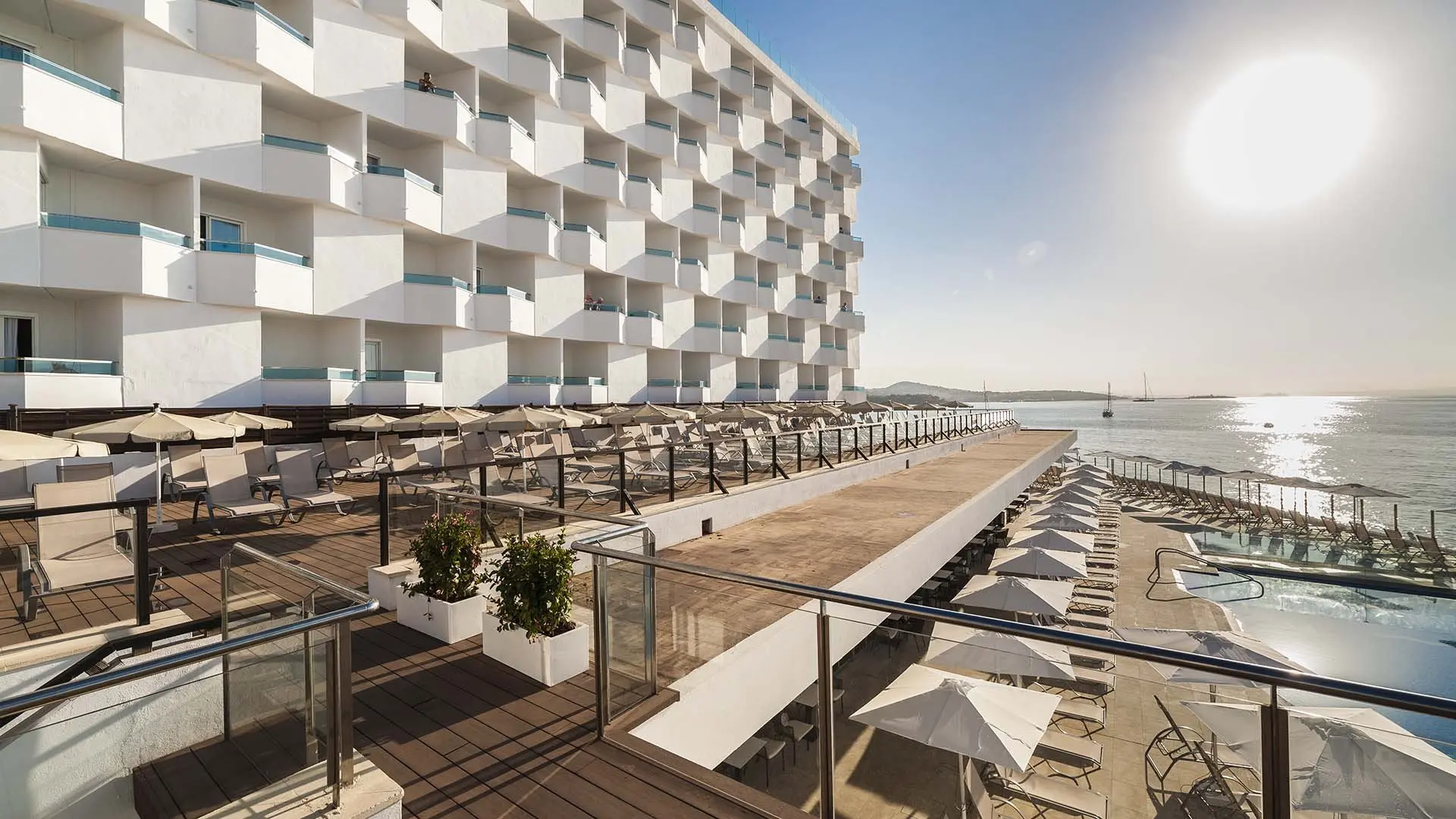 Basen w hotelu Globales Santa Lucia