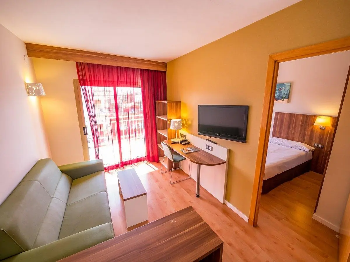 Golden Avenida Family Suites — GOLDEN AVENIDA FAMILY SUITES