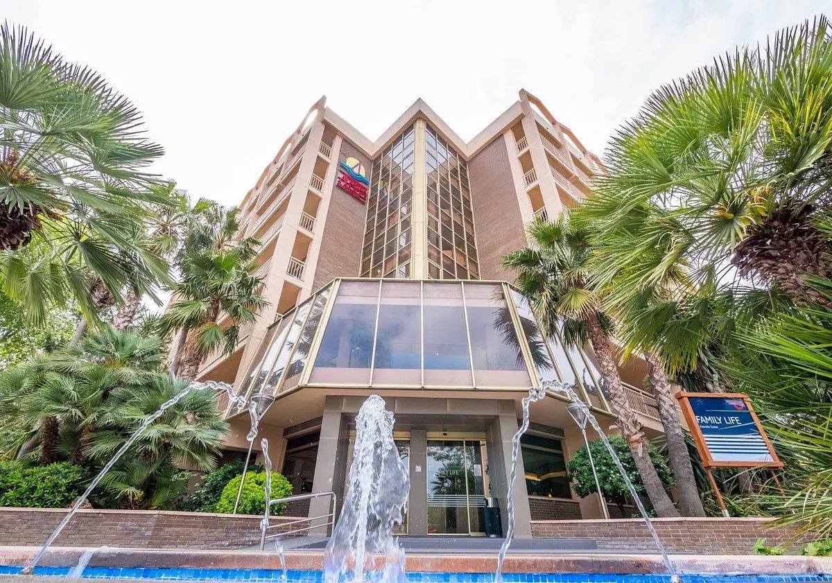 Hotel Golden Avenida Family Suites