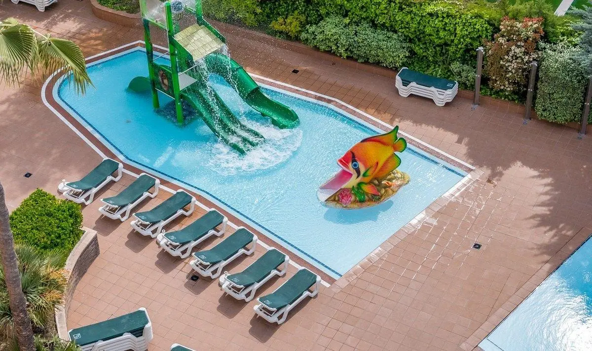 Golden Avenida Family Suites — GOLDEN AVENIDA FAMILY SUITES