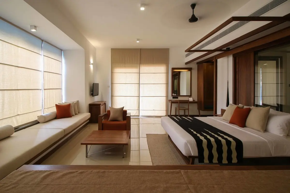 Goldi Sands Hotel — GOLDI SANDS