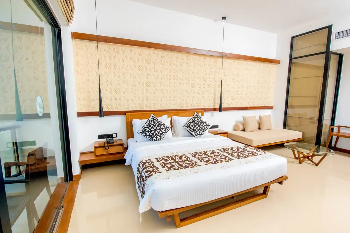 Goldi Sands Hotel — GOLDI SANDS