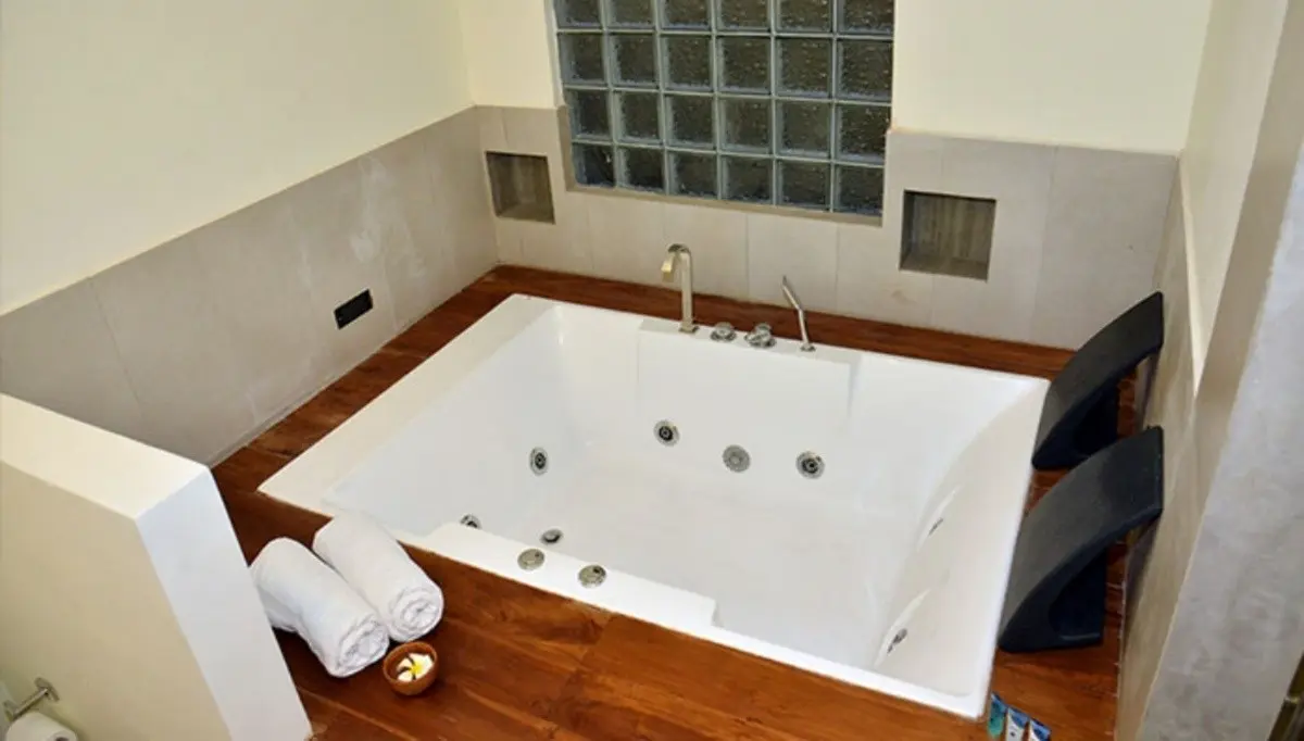 Goldi Sands Hotel — GOLDI SANDS