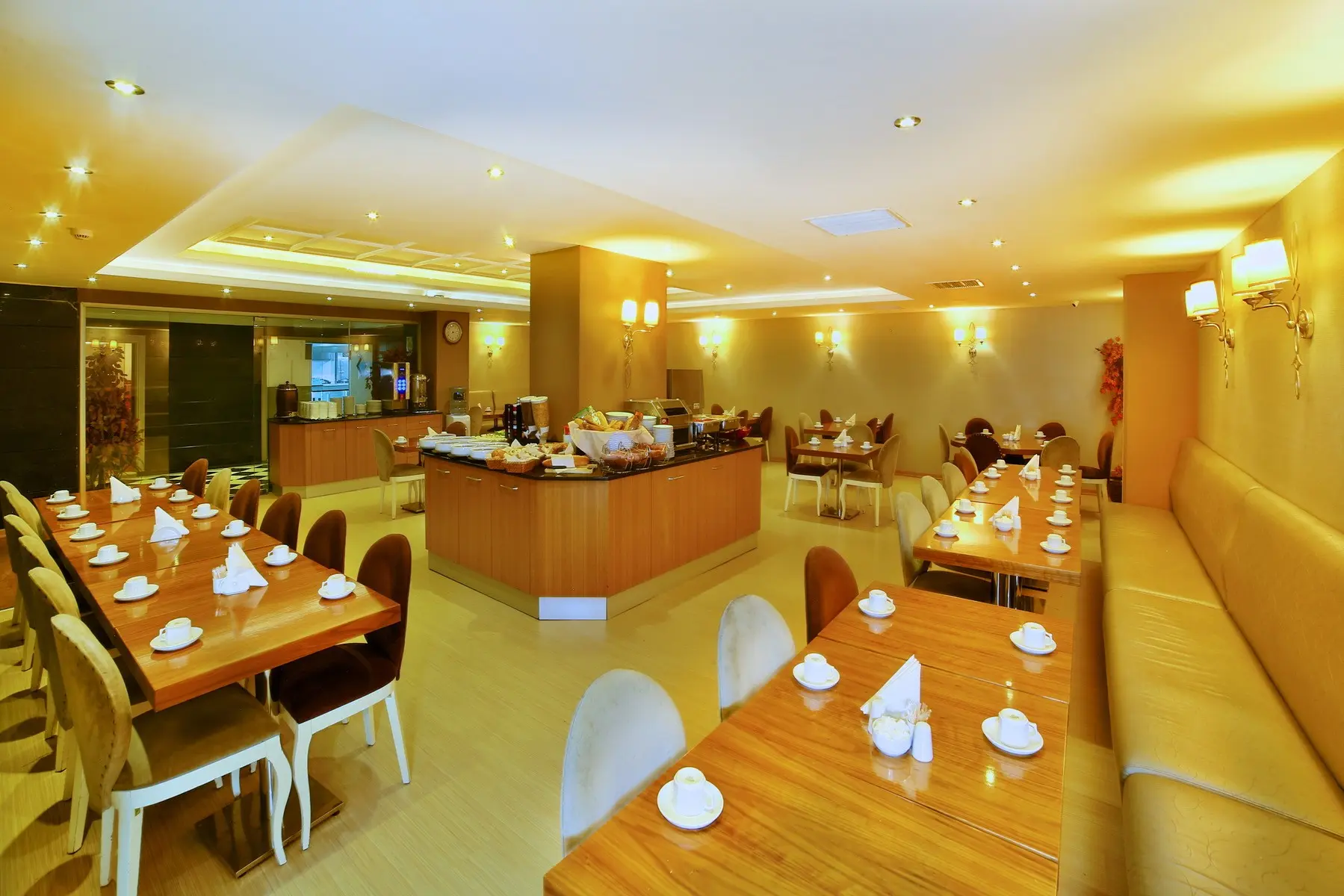 Restauracja i jedzenie w hotelu Grand Emin Hotel