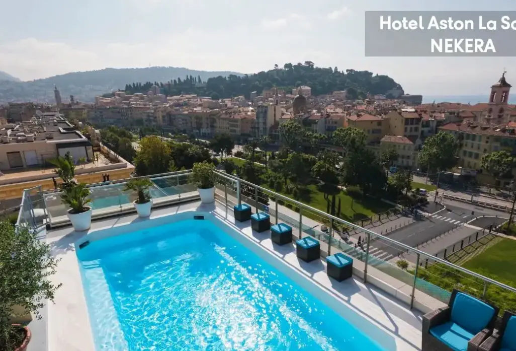 Basen w hotelu Hotel Aston La Scala
