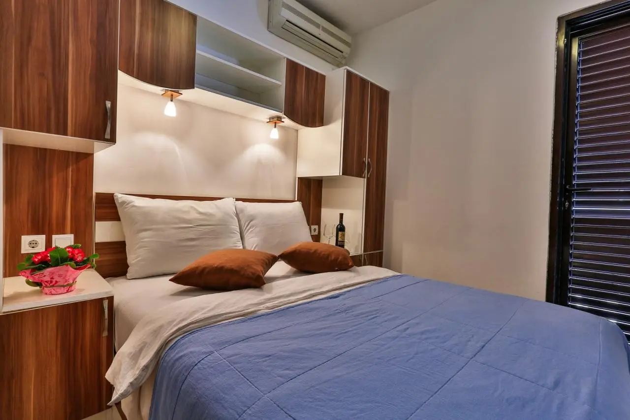 Hotel Dvor Kornic — DVOR KORNIC