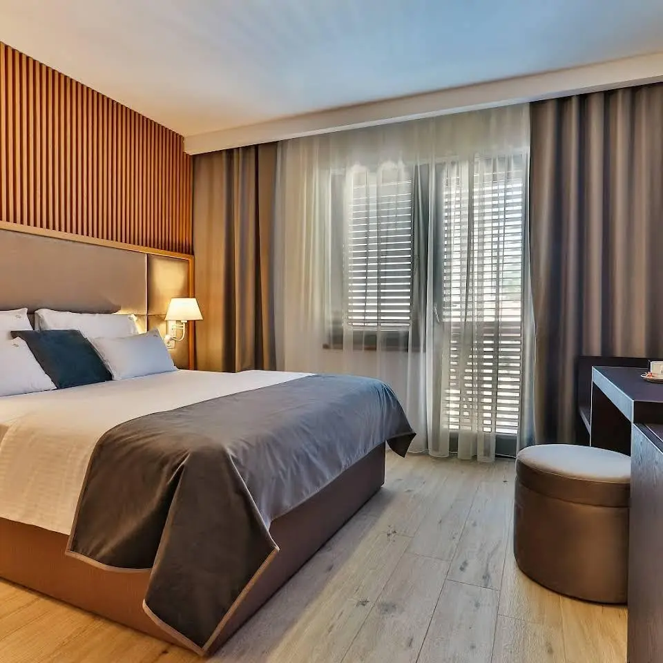 Hotel Dvor Kornic — DVOR KORNIC